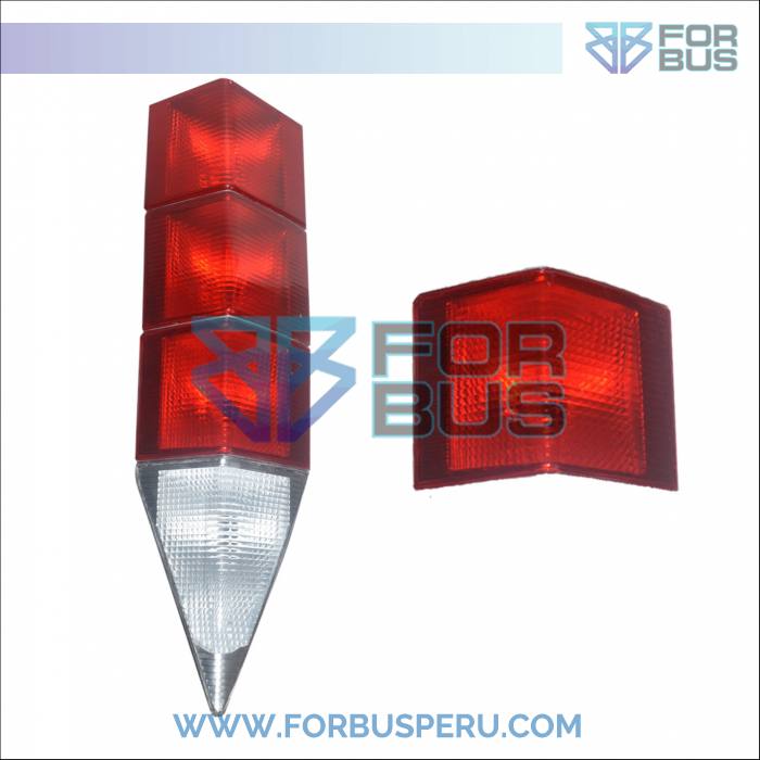 
                FARO POSTERIOR COMIL 4.05 CUADRADO ROJO